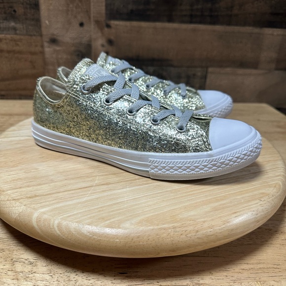 Converse Gold Metallic Lace-Up Low Top Sneakers Size Juniors 4 / Women’s 6 - Picture 1 of 9